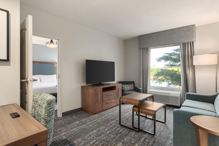 Homewood Suites by Hilton Fort Myers Airport / FGCU
