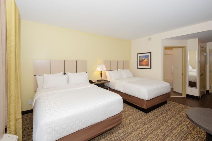 Room 25 of 40