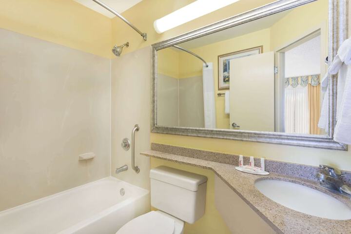 Room 12 of 24