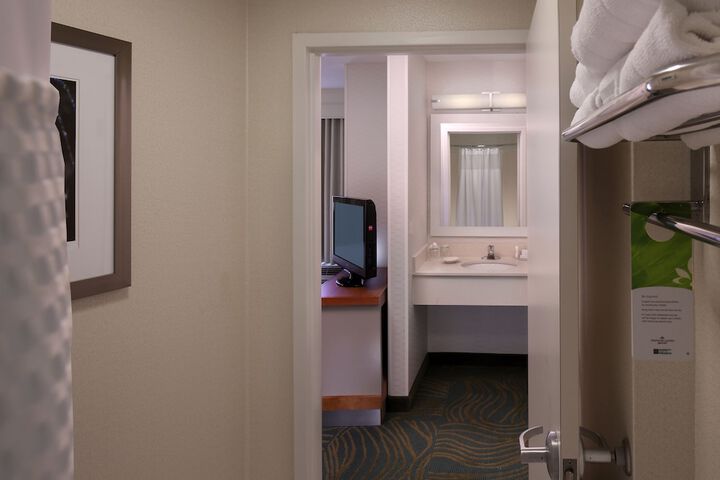 Room 6 of 13