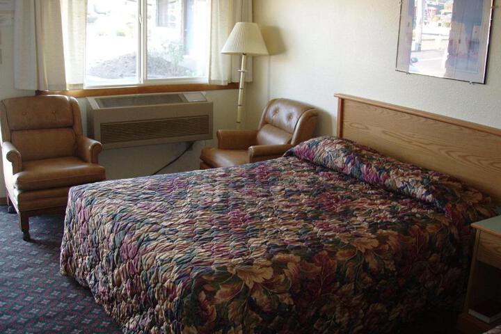 Towne and Country Motel