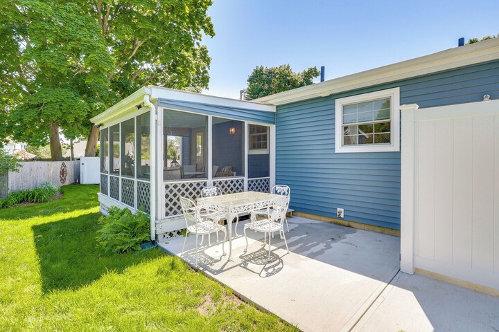 Old Saybrook Home w / Screened Porch & Ocean View!