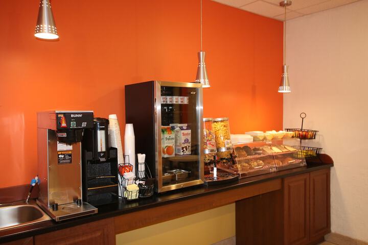 Breakfast/Coffee Service 28 of 43