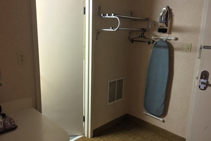Room 28 of 34