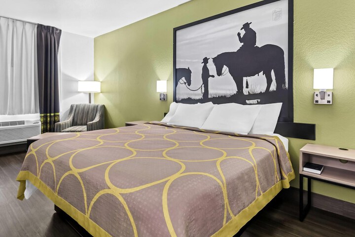 Super 8 by Wyndham Weatherford