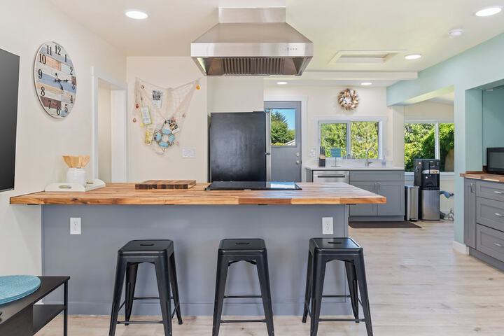 1 / 2 Mi to Ocean: Copalis Beach Hideaway!