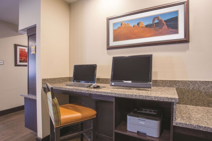 Business Center 44 of 47