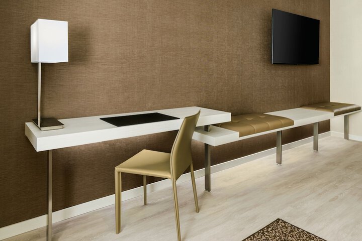 Room 25 of 40