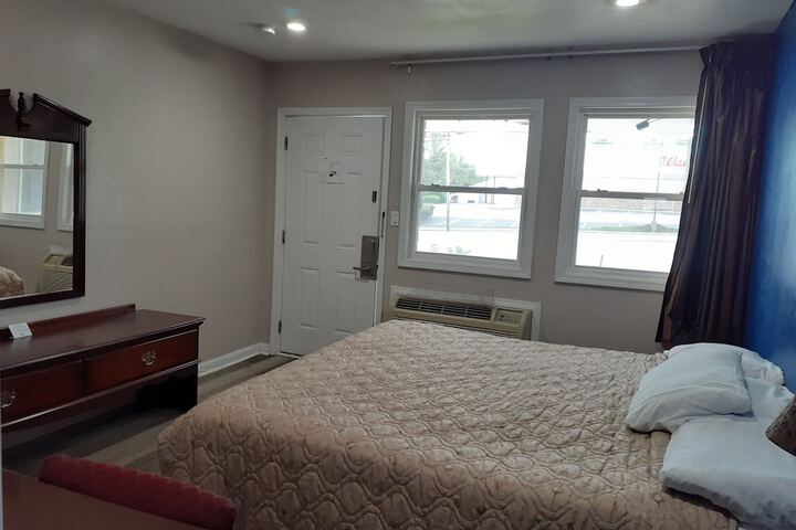 Room 8 of 35