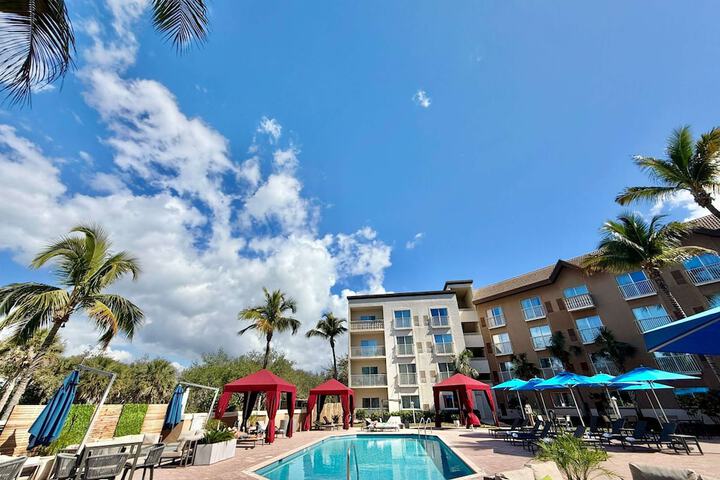 Holiday Inn Express Hotel Naples Downtown - 5th Avenue
