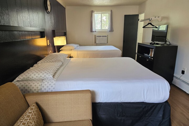 H & H Motor Lodge