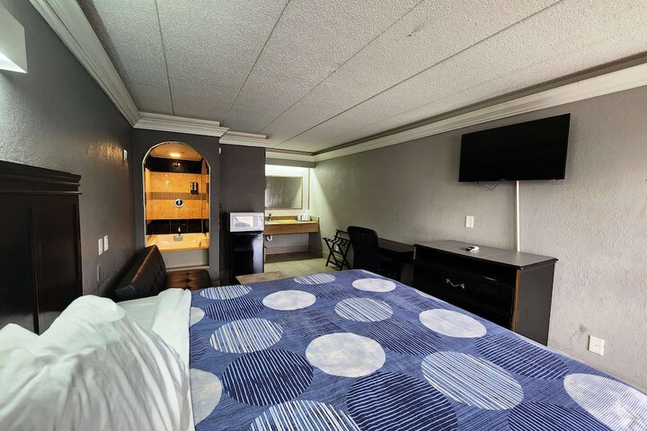 Room 32 of 67