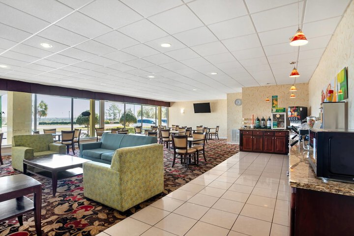 Quality Inn & Suites near Lake Eufaula