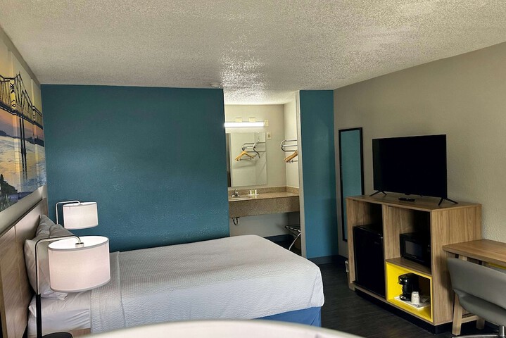 Room 9 of 25