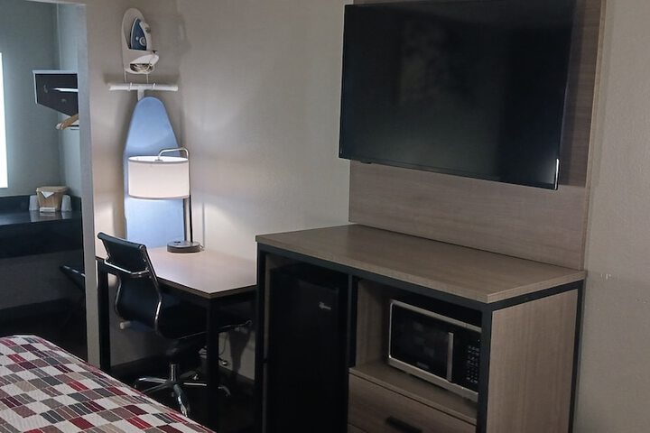 Room 9 of 17