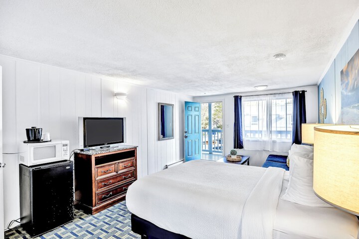 Room 32 of 40