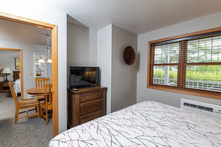 Room 32 of 87