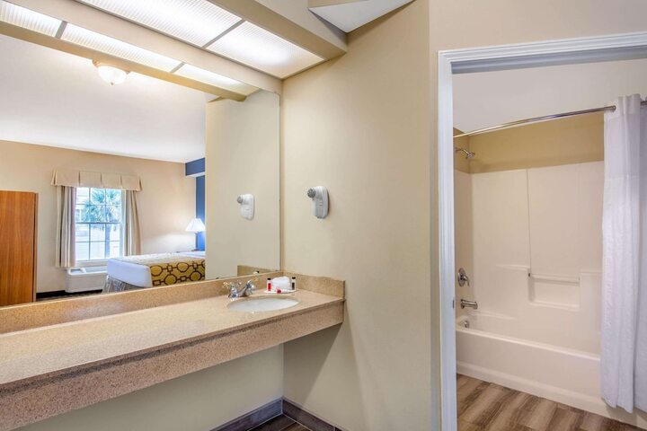 Room 14 of 20