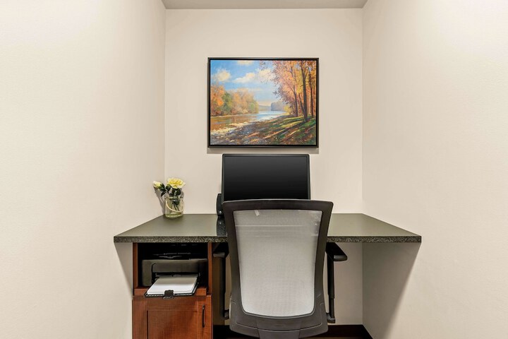 Business Center 25 of 25
