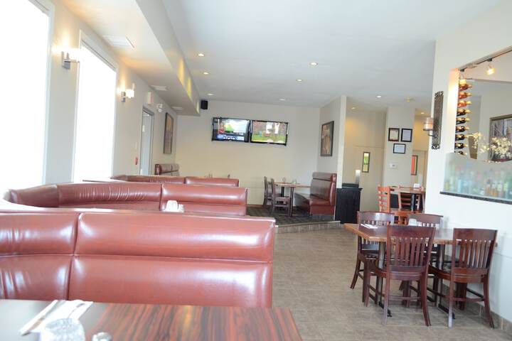 Lounge 64 of 66