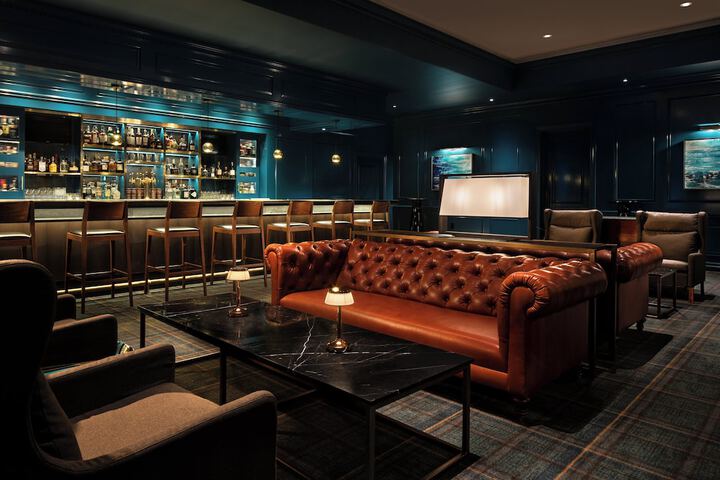 Lounge 77 of 114