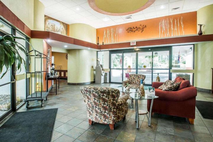 Quality Inn & Suites Kansas City I-435n Near Sports Complex