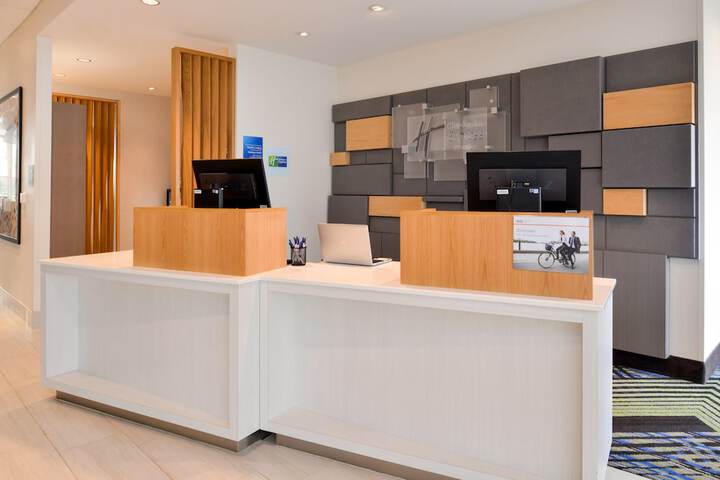 Hotel 7 of 63