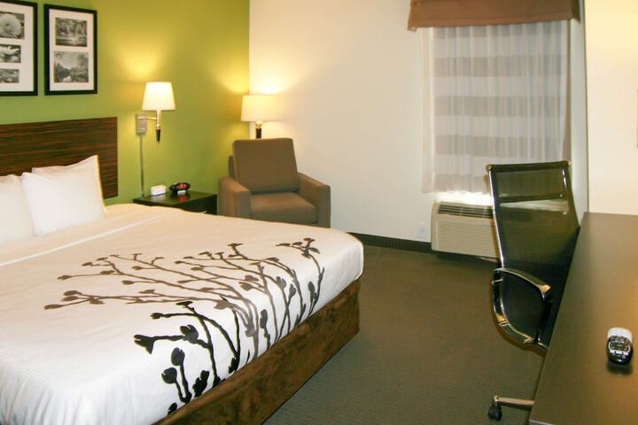 Room 10 of 16