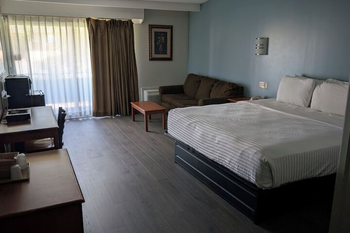 Crystal Inn Neptune