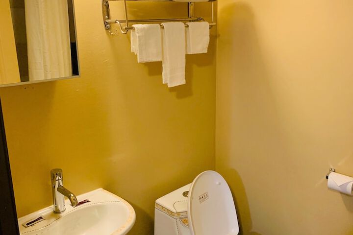 Room 14 of 16