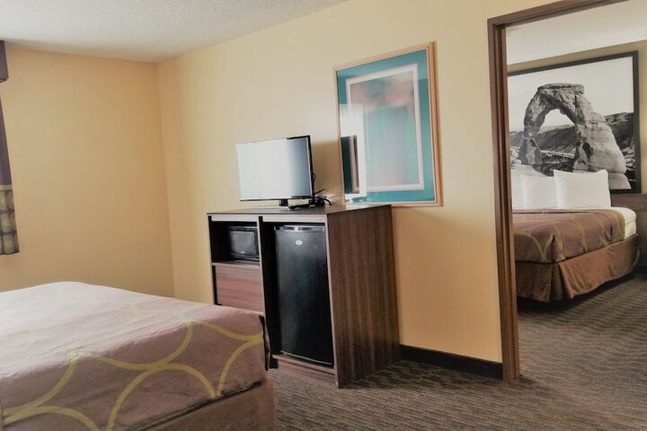 Room 8 of 37