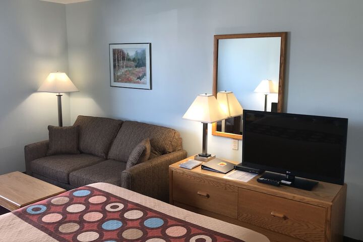 Super 8 by Wyndham Kindersley