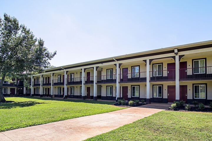 Red Roof Inn & Suites Greenwood SC