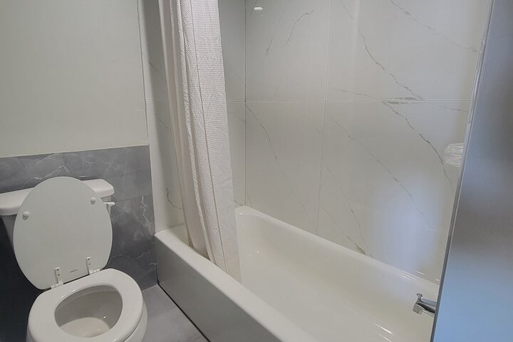 Room 6 of 16