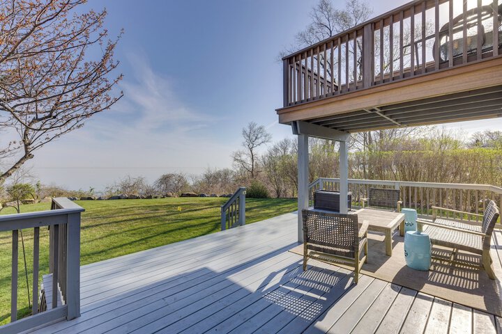 Amazing Rocky Point Retreat Overlooking the Sound!