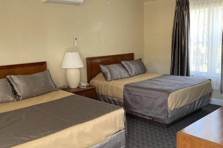 Room 32 of 43