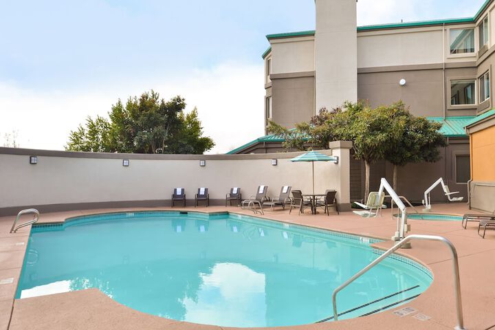 Holiday Inn Express & Suites Elk Grove Central - Hwy 99 by IHG