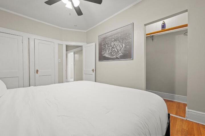 2-Story Stay with Game Lounge & Free Parking Spots - 5 mins to NYC Train