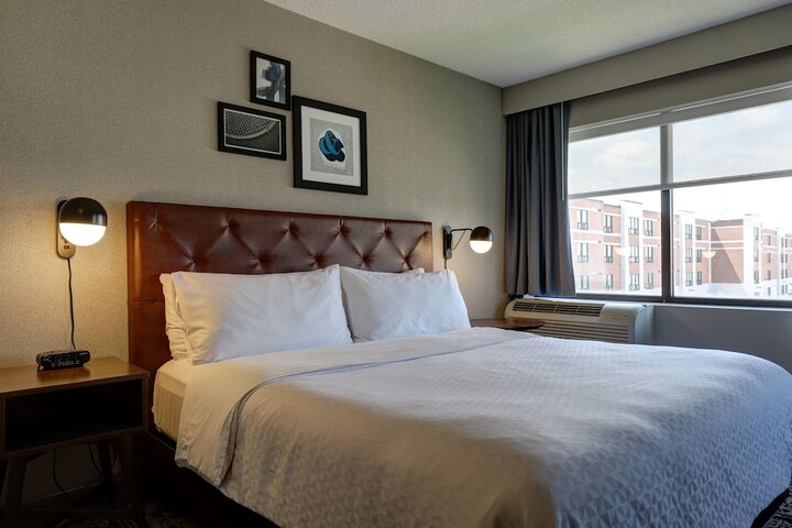 Room 32 of 79