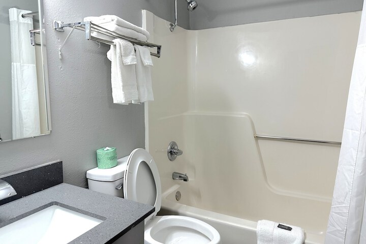 Room 19 of 38