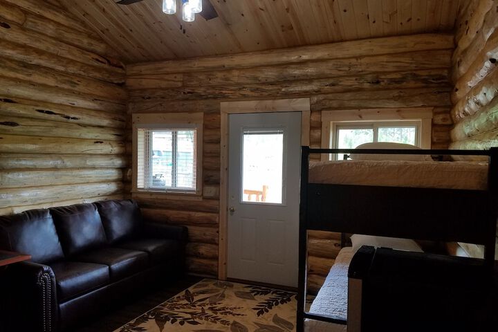 No Name City Luxury Cabins & RV