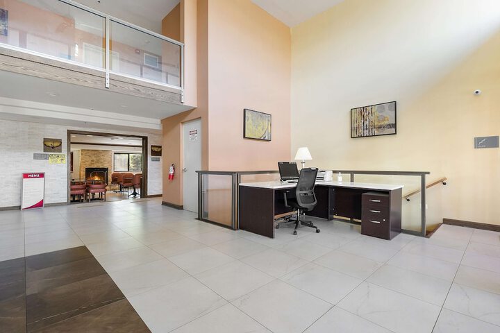 Business Center 17 of 17