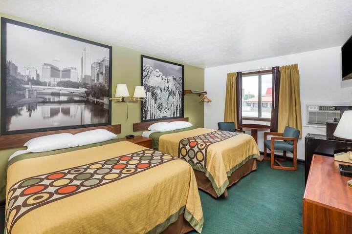 Room 6 of 32