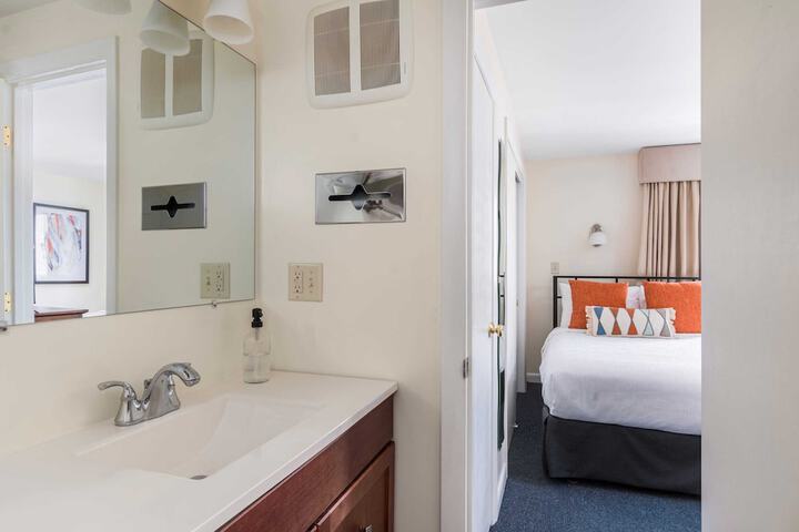 Room 33 of 43