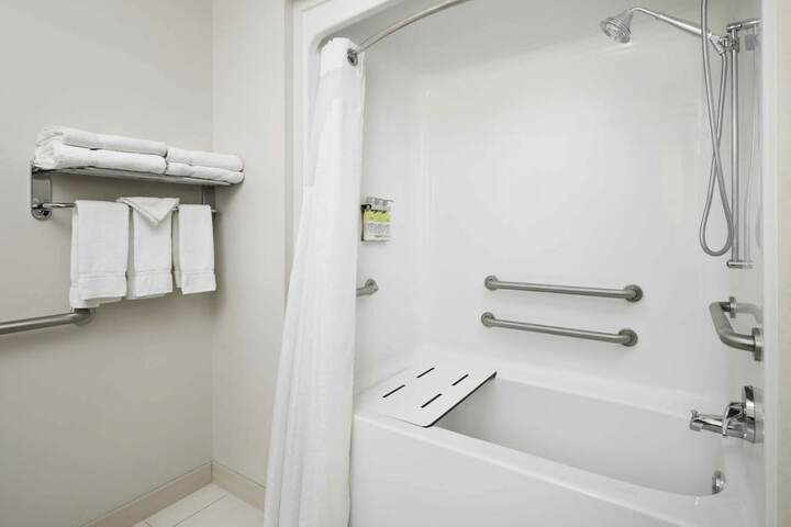 Holiday Inn Express & Suites Valdosta West - Mall Area by IHG