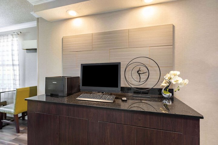 Business Center 23 of 23