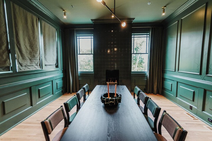 Stonebreaker Hotel