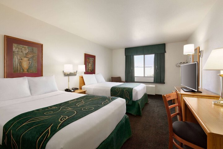 Room 4 of 16
