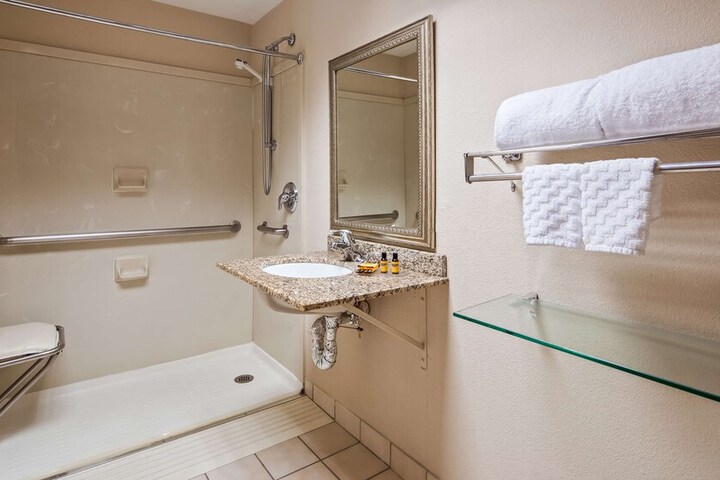Best Western Plus Chicago Hillside