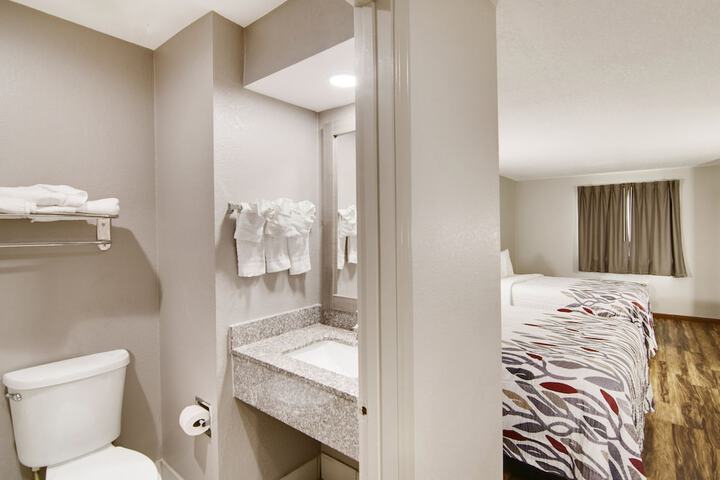 Room 33 of 42
